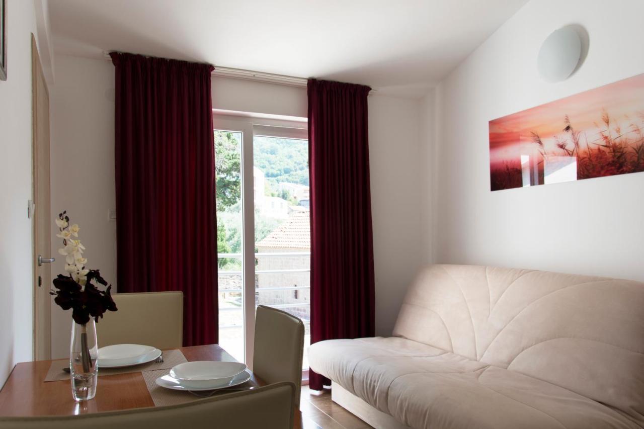 Apartments Durovic Petrovac Екстер'єр фото