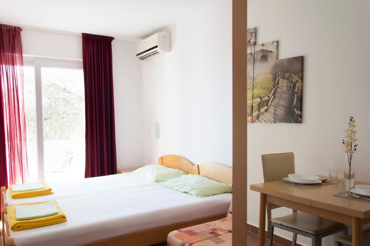 Apartments Durovic Petrovac Екстер'єр фото