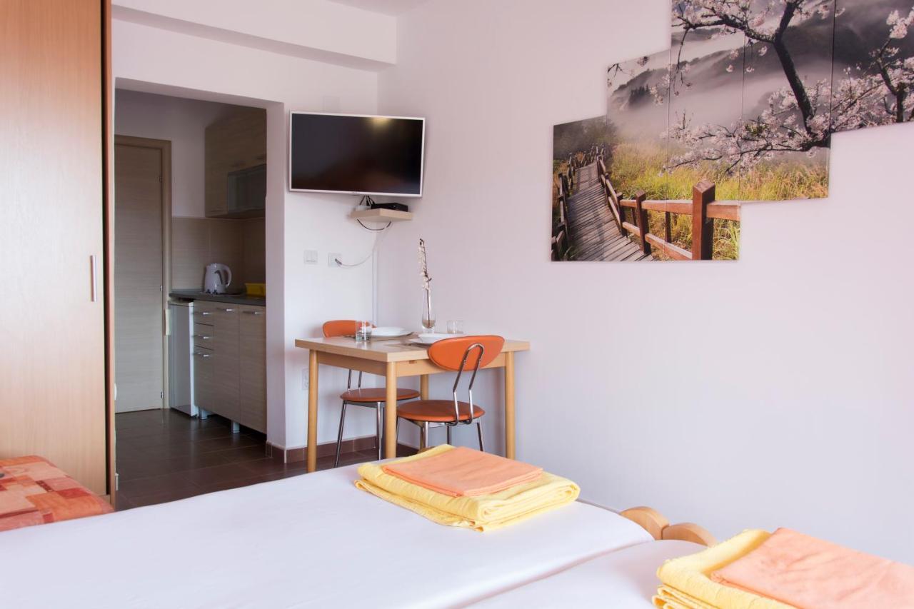 Apartments Durovic Petrovac Екстер'єр фото