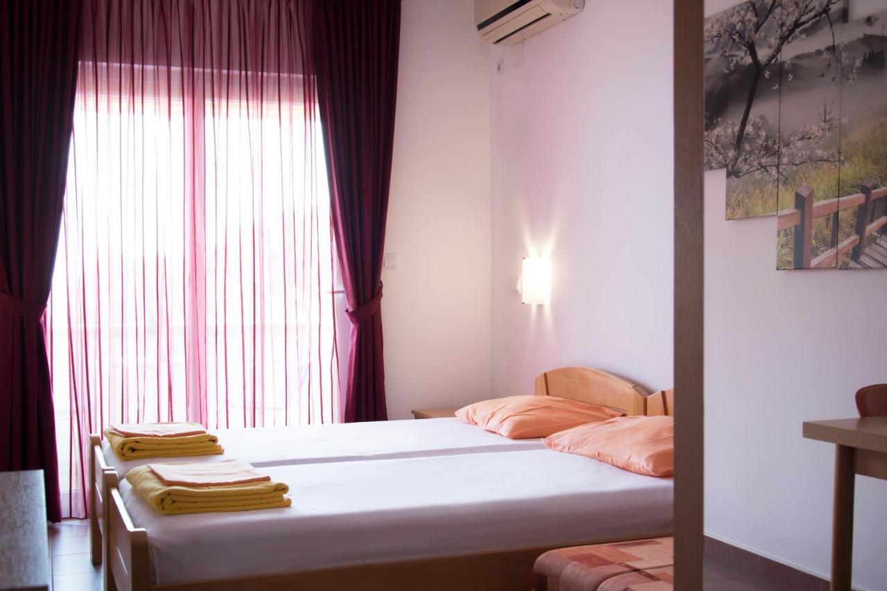 Apartments Durovic Petrovac Екстер'єр фото