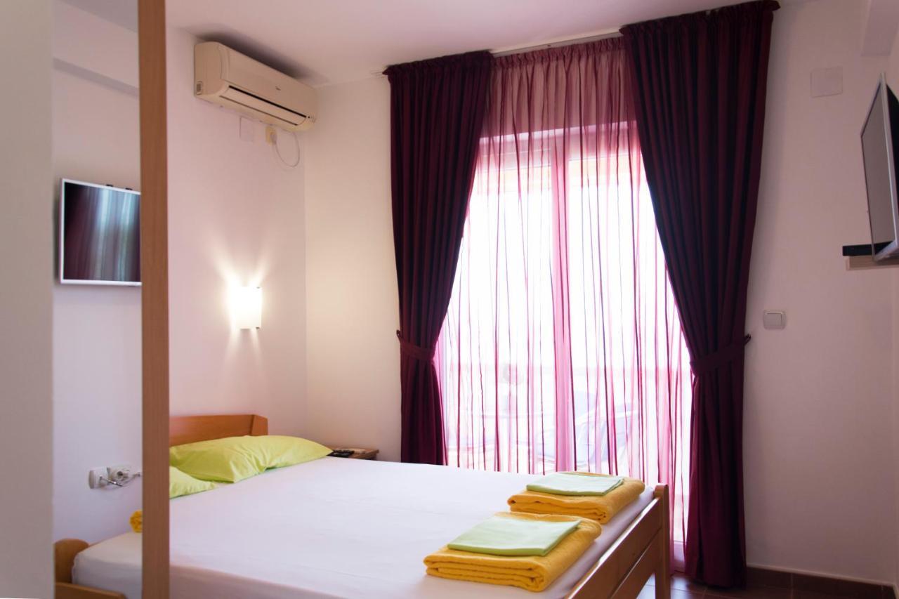 Apartments Durovic Petrovac Екстер'єр фото