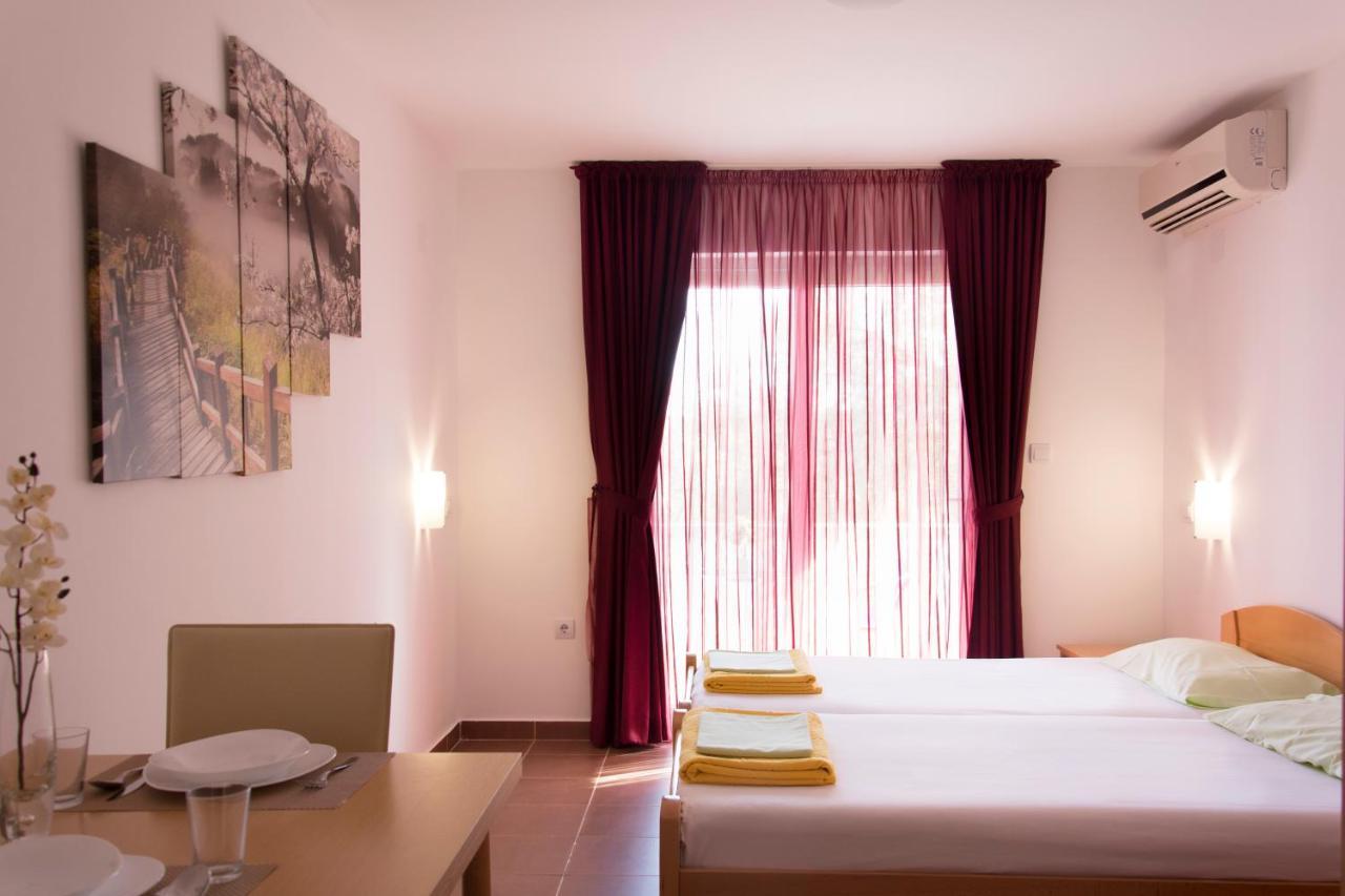 Apartments Durovic Petrovac Екстер'єр фото