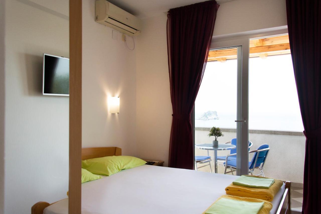 Apartments Durovic Petrovac Екстер'єр фото