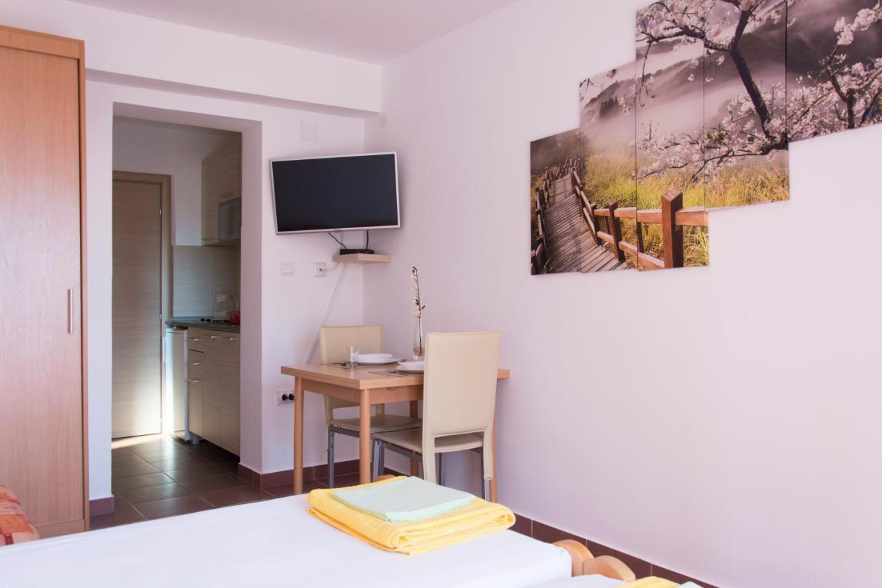 Apartments Durovic Petrovac Екстер'єр фото