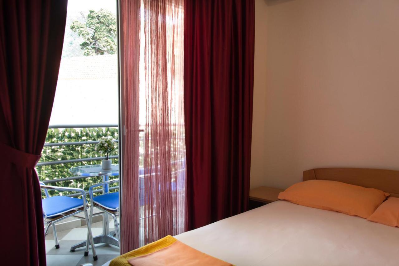 Apartments Durovic Petrovac Екстер'єр фото