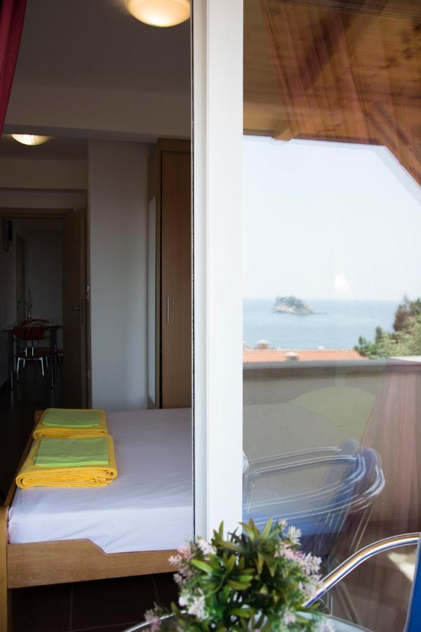 Apartments Durovic Petrovac Екстер'єр фото
